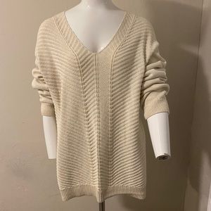 🔱 Chaps Like New beautiful knit V-Neck sweater.